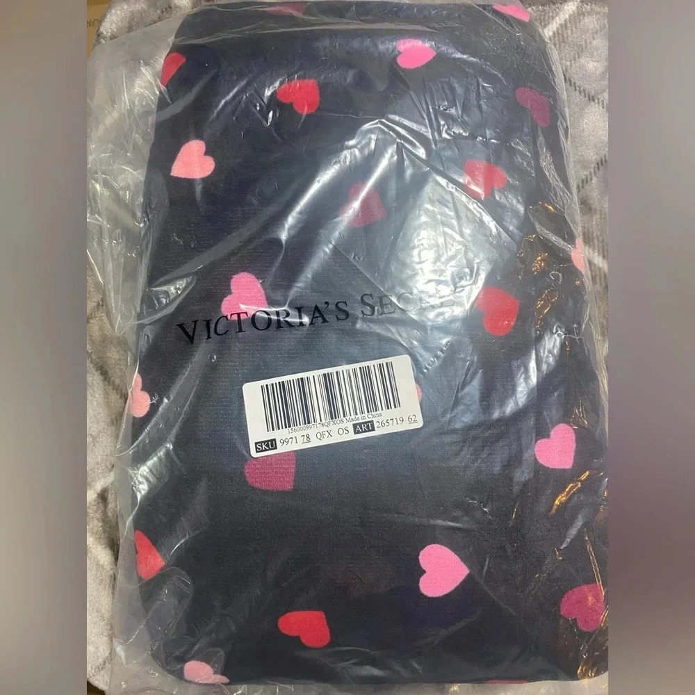 VICTORIA’S Secret Sherpa Heart Blanket
